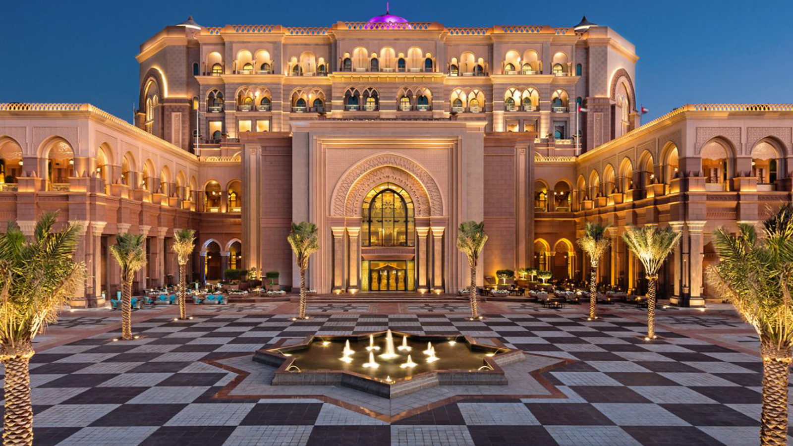 Emirates Palace Hotel in Abu Dhabi
