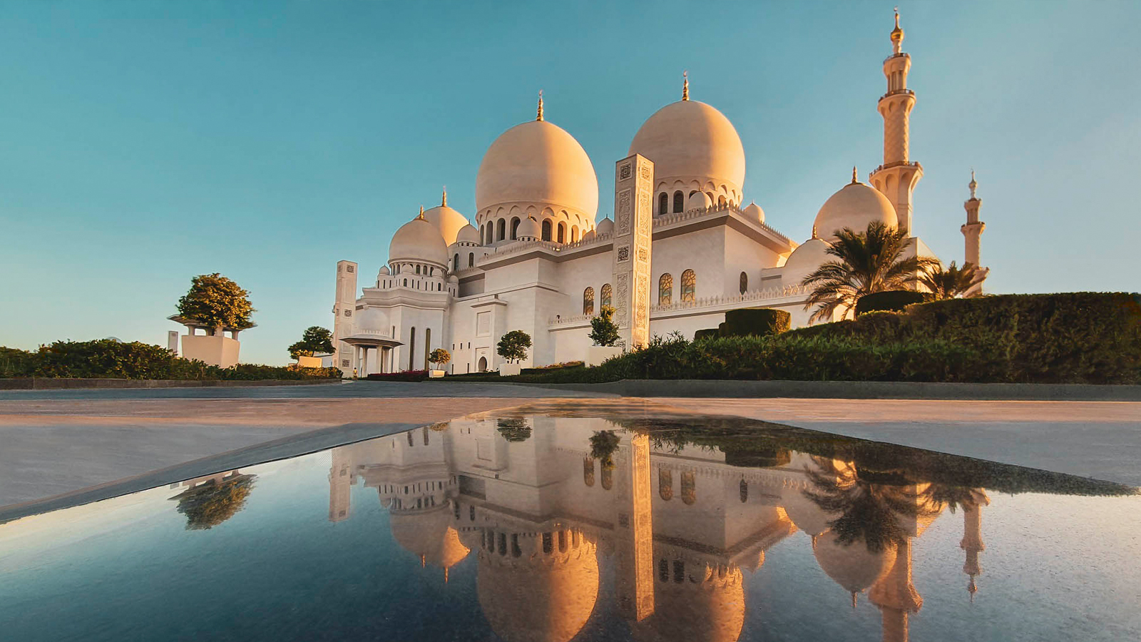 Sheikh Zayed Grand Mosque in Abu Dhabi